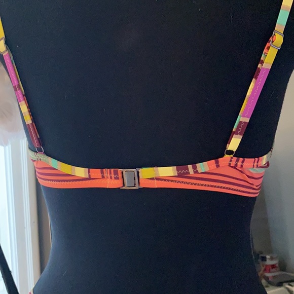 Brilliant stripes bikini - Picture 6 of 9